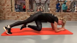 Планка.с подтягиванием ног.