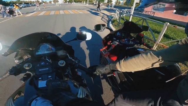 ПОКАТУШКИ НА HONDA CBR 1000 rr - SUZUKI GSX-R 1000 K6| УЧИМСЯ ВАЛИТЬ НА ЗАДНЕМ смотреть онлайн