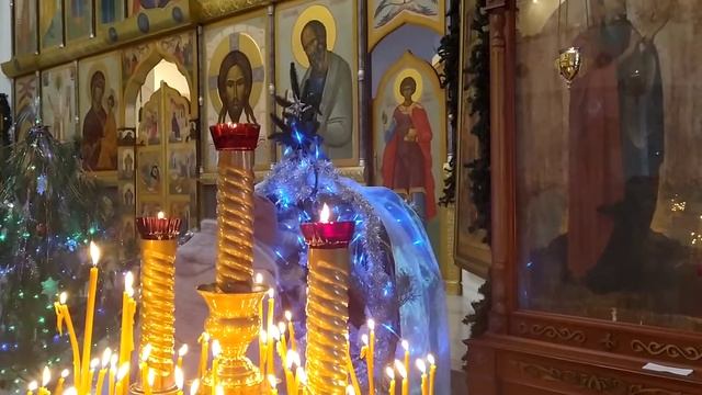 Зачем ставят свечи в христианских храмах?