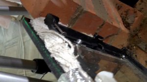 4. Устанавливаю дверцу Везувий ДТ-4С