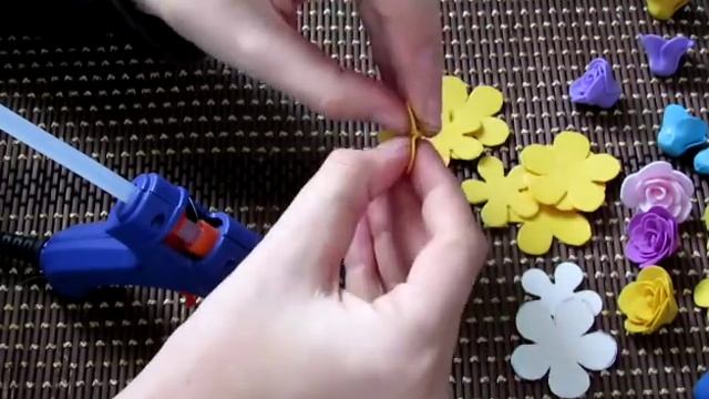 МК 'Маленькие розочки из фоамирана'