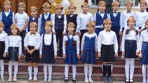 Идет солдат по городу 10 школа 1в класс