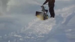 Бензиновый самоходный снегоуборщик Huter SGC-4100
