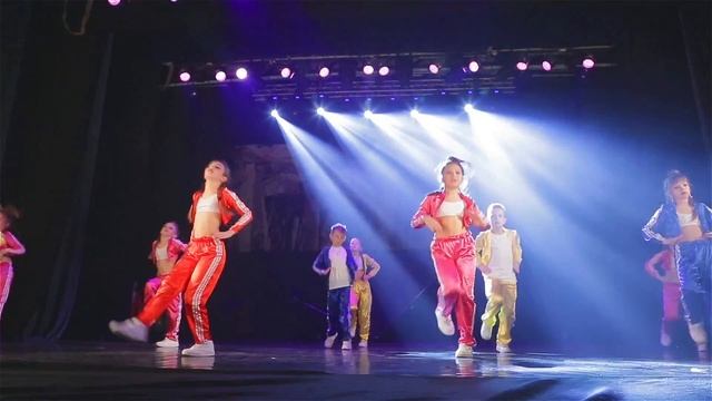 Танцевальный коллектив Dekos- постановка "Лучше всех". смотреть онлайн