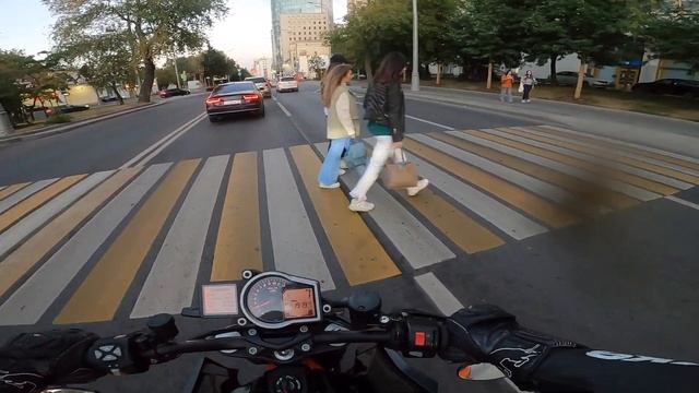 Мотопокатушки по Москве .KTM Super Duke 1290R. Мотосезон 2022.Опасные улицы столицы.Стрит в городе.