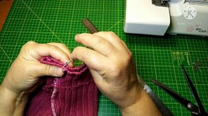 DIY. КАК СШИТЬ ШАПОЧКУ из ЛЮБИМОГО СВИТЕРА. (Шапочка из воротника ) Швейные лайфхаки