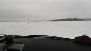 Сугробы на полотне дороги под Кикерино. Снегоуборочная техника