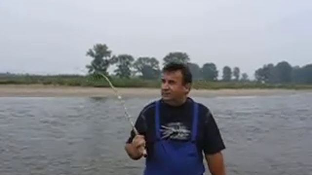 Рыбалка на реке Уфа около д. Азигулова -2005 год. Видео Нусратуллина Ф.Г. смотреть онлайн