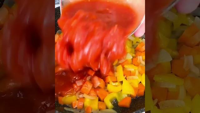 Картофель с тефтелями на сковородке смотреть онлайн