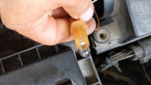 Как заменить лампочку ближнего света в фаре автомобиля VW Touran (2009).