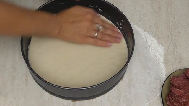 Пицца с базиликом,моцареллой и салями Ot Helena Cook Pizza With Basil
