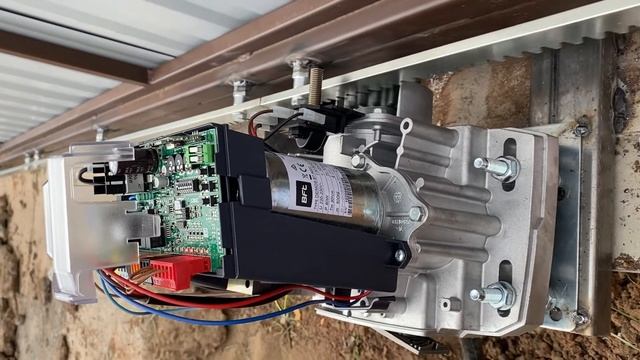 Привод для откатных ворот BFT на 600 кг в деле смотреть онлайн