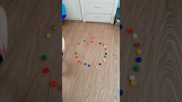 Подвижная игра Возьми нужный цвет