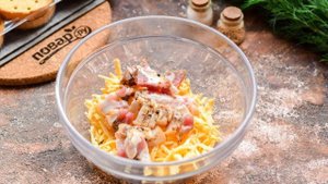 Тарталетки с беконом и сыром