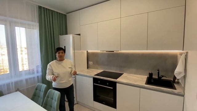 Квадратная кухня с диваном на 12-13 кв.м | Идея дизайна кухни | Кухни на заказ смотреть онлайн