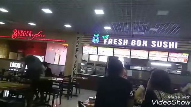 В кафе в ТЦ ГУМ смотреть онлайн