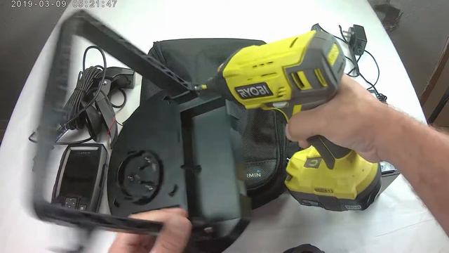 Garmin Striker 4 Portable Kit Fishfinder and GPS смотреть онлайн