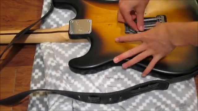 How to Upgrade and Dampen Strat Tremolo Springs смотреть онлайн