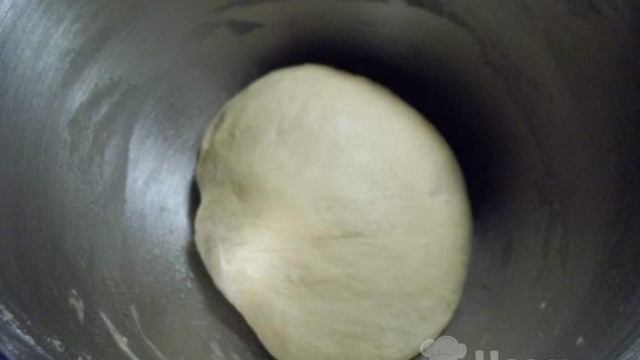 Сладкие булочки с курагой из дрожжевого теста