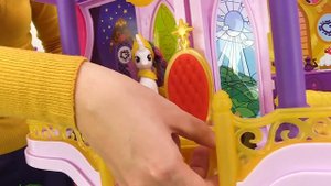 Детские игрушки: Валя и Май Литл пони чинят замок