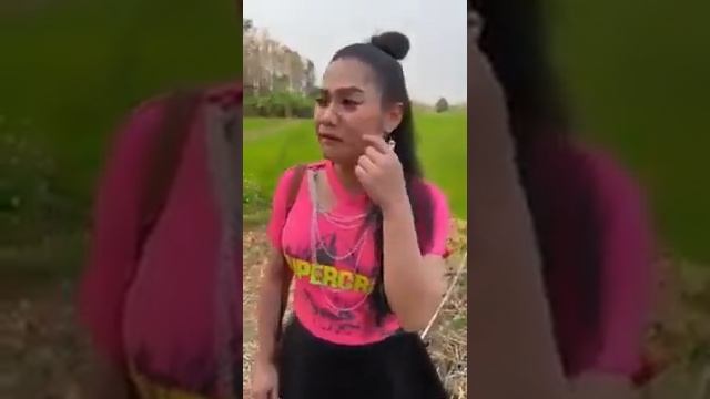 Помогите девушке найти Стефана.mp4 смотреть онлайн