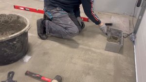полы в гараже своими руками . стяжка керамогранит эпоксидная затирка .