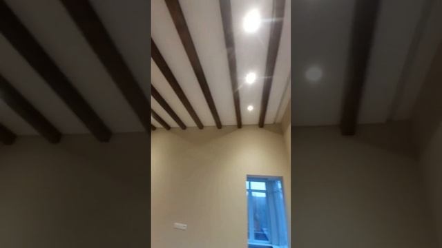 Декоративные рейки и балки потолочные. особенно актуально решение в частные дома #interiordesign смотреть онлайн