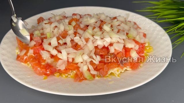 Очень вкусный салат "ЦАРСКАЯ ШУБА"! Заменила селедку на сёмгу, от вкуса ВСЕ в восторге! смотреть онлайн