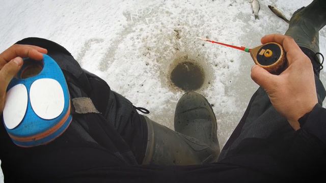 Секреты чемпиона. Карась по последнему льду! смотреть онлайн