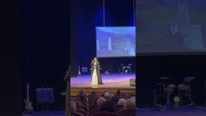На сцене Самарской государственной филармонии Заслуженная артистка РИ Хава Евлоева с премьерой песни