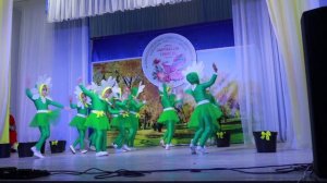 Ромашки танец