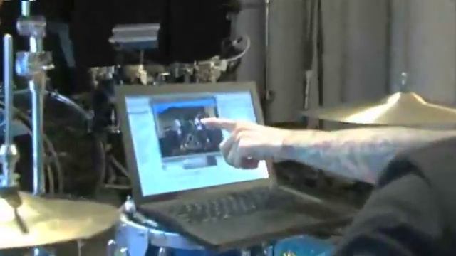Travis Barker teaches Wee Man how to play the Drums!