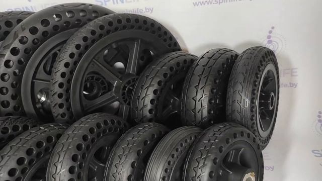 Колёса литые для инвалидных колясок отверстиями в форме сот. смотреть онлайн