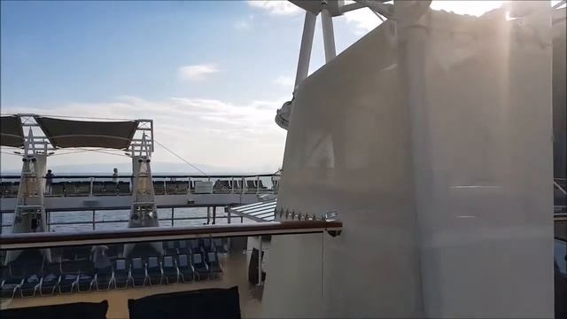 Утренняя зарядка на Лайнере в Средиземном море  Упражнения для спины