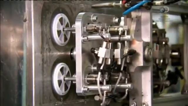 Чемоданы на колёсах Roncato Из чего это сделано смотреть онлайн