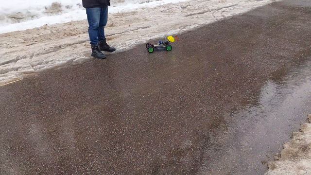 радиоуправляемая машинка на двс спустя 12 лет! #vik_sound #hpi #drive #моделька #москва #хобби смотреть онлайн