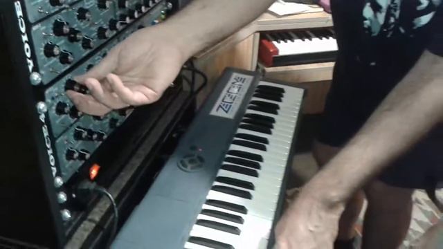 Тестирование синтезатора, сделанного Аликом Горшковым (3) смотреть онлайн