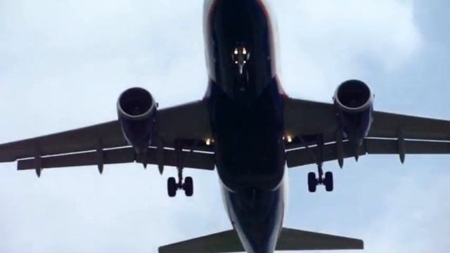 Hamburg International A319 Klagenfurt Airport Landing смотреть онлайн