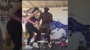 Потрясающий танцевальный дуэт (из серии танцы на пляже Бразилии)