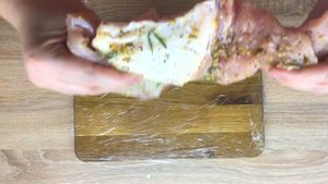 РУЛЕТ ИЗ СВИНОЙ КОРЕЙКИ С ГРИБАМИ, готовить легко,получается очень вкусно