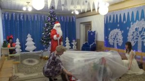 Игра и хоровод с Дедом Морозом на новогоднем утреннике 2016 .Младшая группа.Муз. рук. Максюта Г. В.