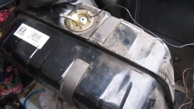 Бензобак ВАЗ 2106 снятие ремонт и установка. Воняет бензин возле топливного бака...