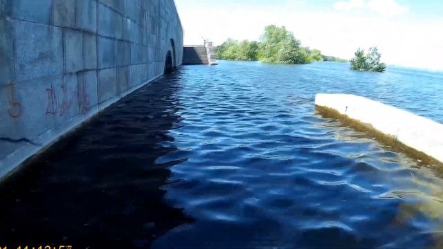 Севастопольская набережная Красноармейского района, г. Волгограда. Разлив Волги. смотреть онлайн