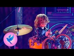 Евгений Петровский, Ксения Демчук, J. Page, R. Plant, "Kashmir", В. Цой, "Перемен"