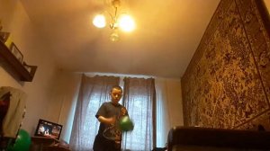 Как научится набивать мяч за 3 минуты☺