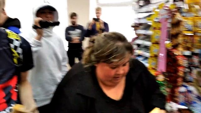 ЧЕЛОВЕЧЕСКИЙ ФАКТОР ЗАШКАЛИВАЕТ/ПОКУПАТЕЛЬ ВСЕГДА ПРАВ? 1 серия - Просрочка Патруль Киров смотреть онлайн