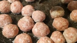 А вы обжариваете фрикадельки перед тем как добавить их в суп?