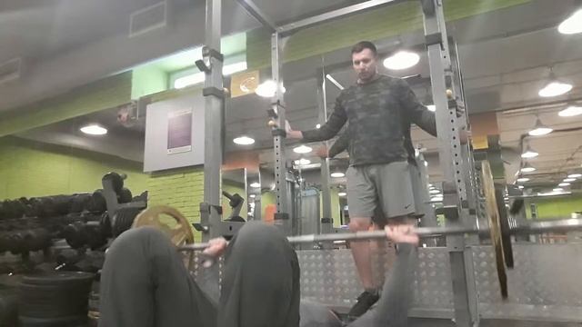жим лежа на полу штанга т3 смотреть онлайн