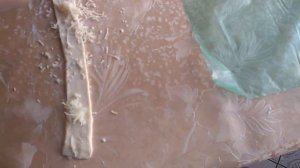 сосиски из слоёного теста на сковородке.