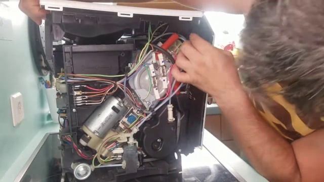Delonghi ELETTA Service Reparatur öffnen Teil 1-2 Ecam 45.760 wasser im trester repair open wartun смотреть онлайн